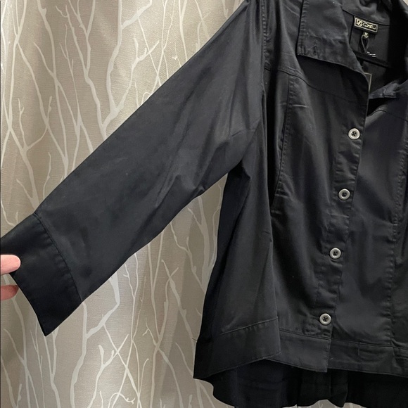 DG2 by Diane Gilman Elegant Black Jacket 1X NWT with two vertical side pockets - Picture 4 of 5